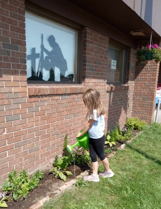 A child visiting the post